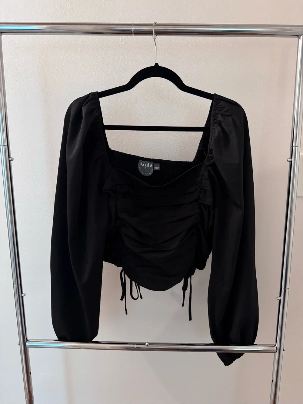 ARULA Black Ruched Long Sleeve Crop Blouse - Picture 1 of 3